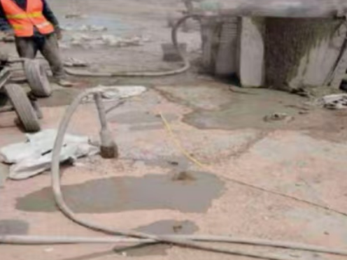 阳江镇水泥混凝土路面板底注浆技术 路面脱空注浆整治方案