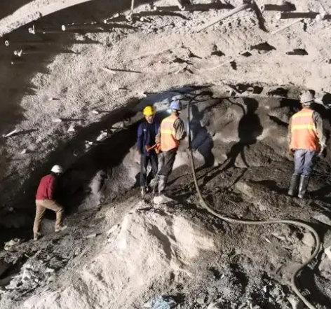 阳江镇拱顶带模注浆料的施工流程及注意事项